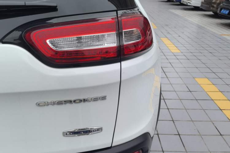 Used Jeep Cherokee 2016 2.4L Leading Edition Right Rear Taillight