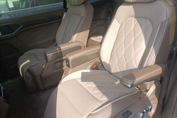 Used Volkswagen Viloran 2024 380TSI Premium Edition