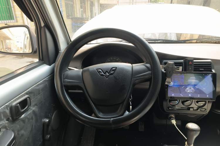 Used Wuling Rongguang 2019 1.5L Extended-Body Van Base Model with 5 Seats Steering Wheel