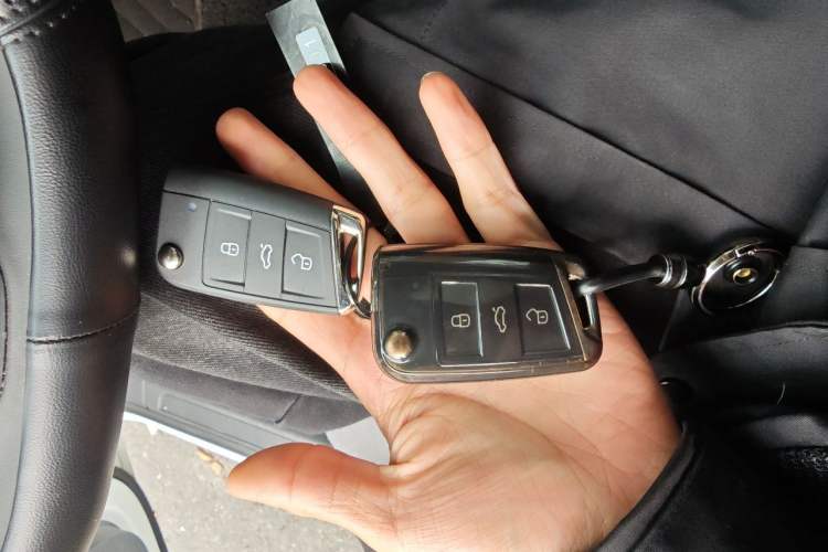 Used Volkswagen Sagitar 2025 Revised 300TSI DSG Excellence Edition Vehicle Key