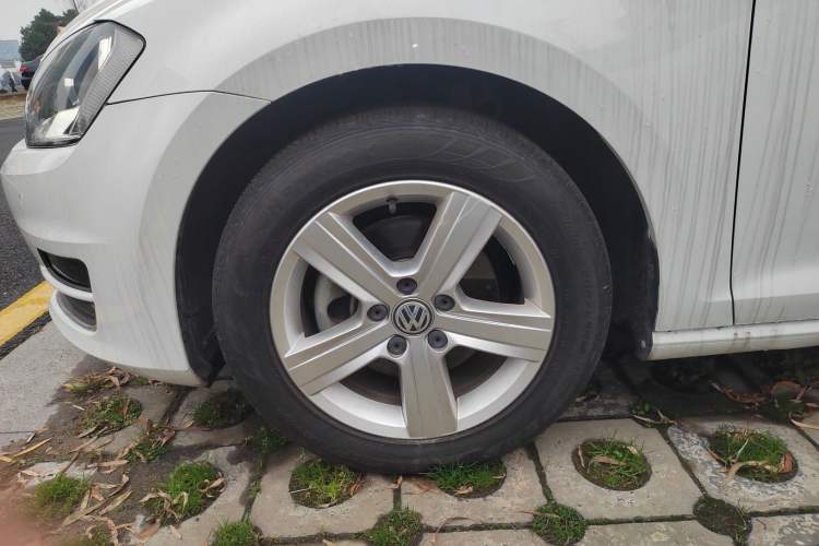 Used Volkswagen Golf 2017 1.6L Automatic Comfort Million-Vehicle Anniversary Edition