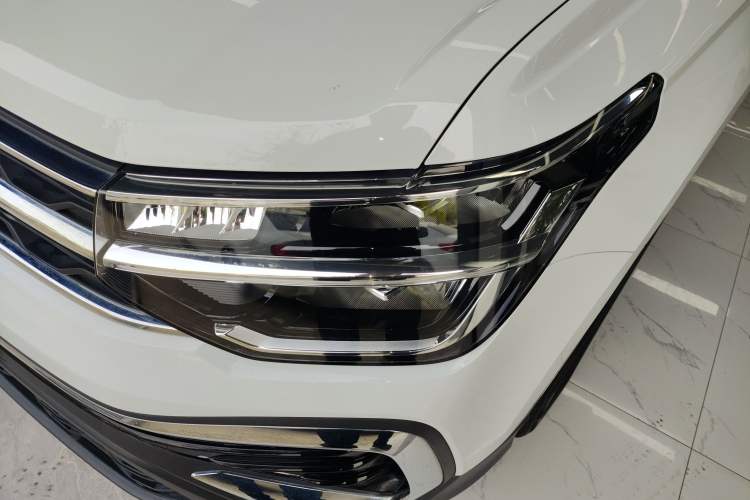 Used Volkswagen Tharu 2023 300TSI Two-Wheel-Drive Moonlight Edition