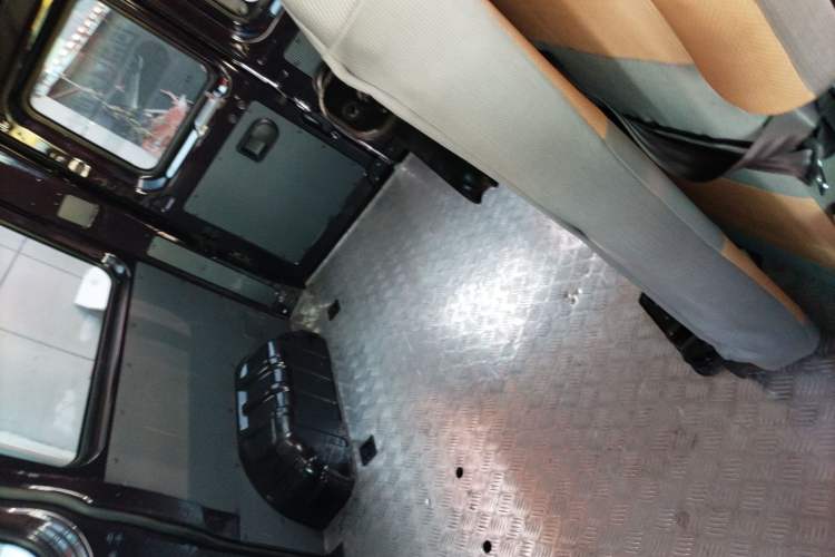 Used Dongfeng Yufeng Yufeng 2023 V9+ 2.0T Automatic Front-Wheel-Drive Short Wheelbase Mid-Roof Design—5/6-Seater
