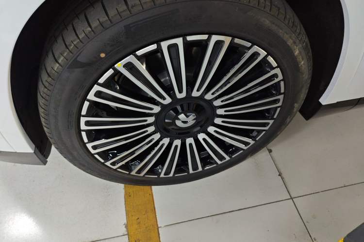 Used Nio ES8 2026 Model 6-seat Executive Luxury Edition Left Front Wheel Hub