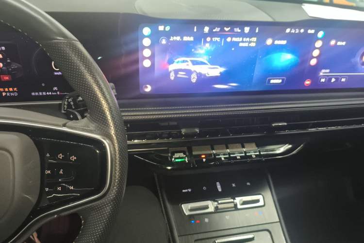 Used Lincoln Corsair 2023 2.0T Two-Wheel Drive Luxury Edition Audio And AC Panel