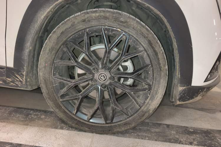 Used CHANGAN UNI-T 2022 2.0T Prestige Version Right Front Wheel Hub