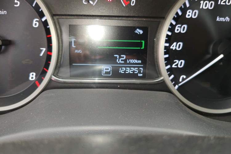 Used Nissan Sylphy 2016 1.6 XL CVT Luxury Edition Odometer Close Up