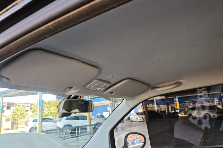 Used Chery QQ Ice Cream 2022 170km Sundae Phosphate Lithium-Ion Headliner