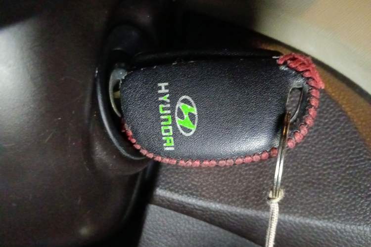 Used Hyundai Santa Fe 2013 2.4L Manual Two-Wheel Drive Comfort Version Vehicle Key