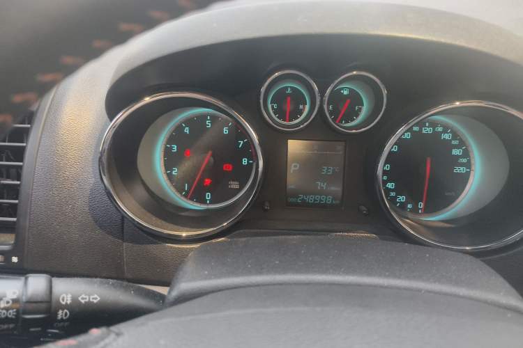 Used CHANGAN CS35 2014 1.6L Automatic Luxury Model China IV Standard
