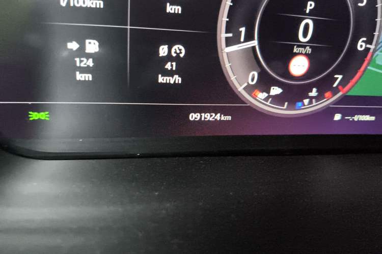 Used Land Rover Discovery Sport 2020 249 PS R-Dynamic Performance Edition Odometer Close Up