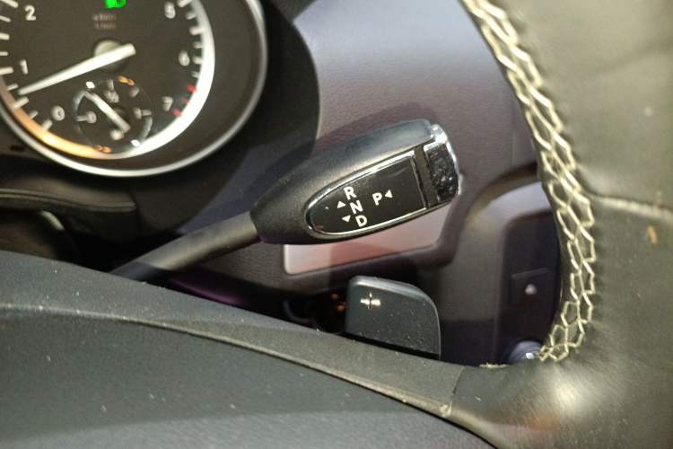 Used Mercedes-Benz R-Class 2014 R 320 4MATIC Business Model Gear Lever