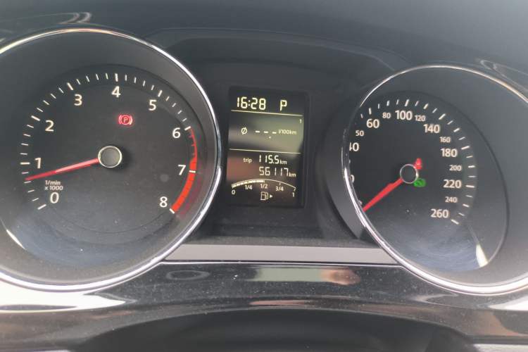 Used Volkswagen Sagitar 2018 1.6L Automatic Comfort Model Odometer Close Up