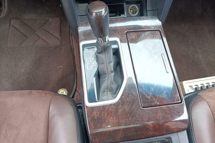 Used Toyota Camry 2016 2.5G 10th Anniversary Deluxe Navigation Edition Gear Lever