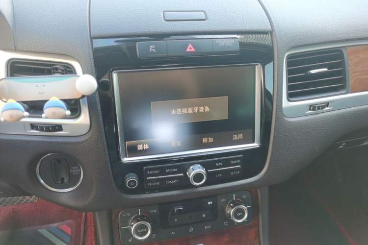 Used Volkswagen Touareg 2011 3.0 TSI High-End Version Audio And AC Panel