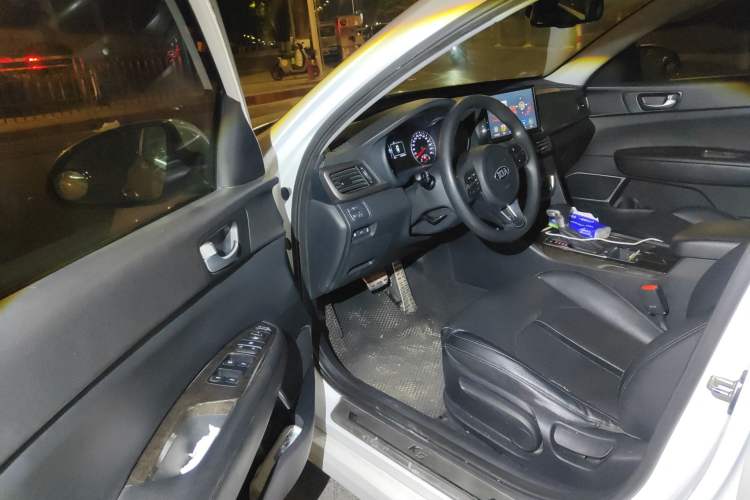 Used Kia K5 2016 2.0L Automatic GLS
