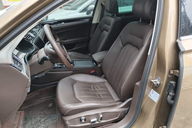 Used Volkswagen Phideon 2021 380TSI Luxury Edition Left Front Seat