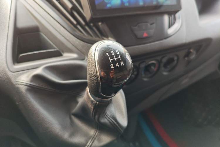 Used Ford Transit 2019 2.0T Diesel Multi-Purpose Commercial Vehicle Short Wheelbase Low Roof 6-Seater China VI Standard
