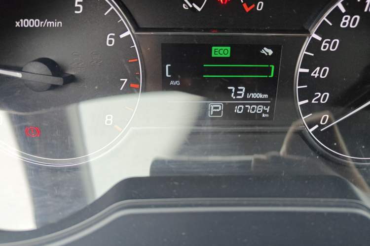 Used Nissan Tiida 2016 1.6L CVT Cool Dynamic Edition Odometer Close Up