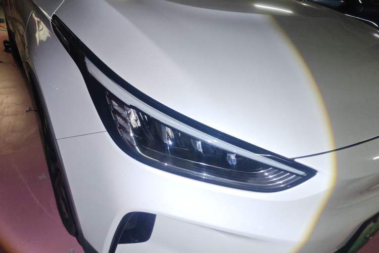 Used Geometry C 2020 Selected Range Edition 550 KM C++ Right Front Headlight