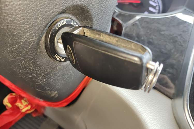 Used JAC Refine M4 2016 2.0L Manual Luxury Version
