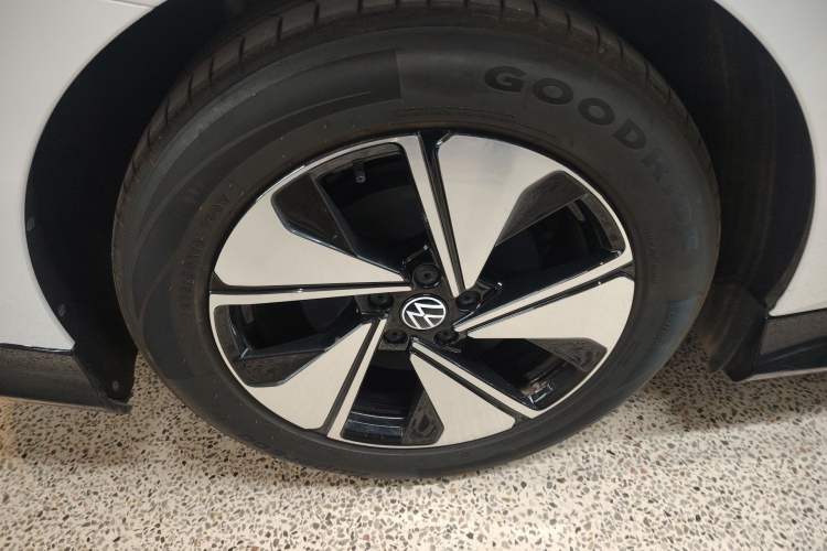 Used Volkswagen ID.7 VIZZION 2024 AIR model Right Rear Wheel Hub