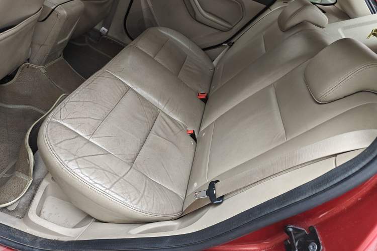 Used Ford Focus 2013 Hatchback Classic 1.8L Manual Fashion Edition
