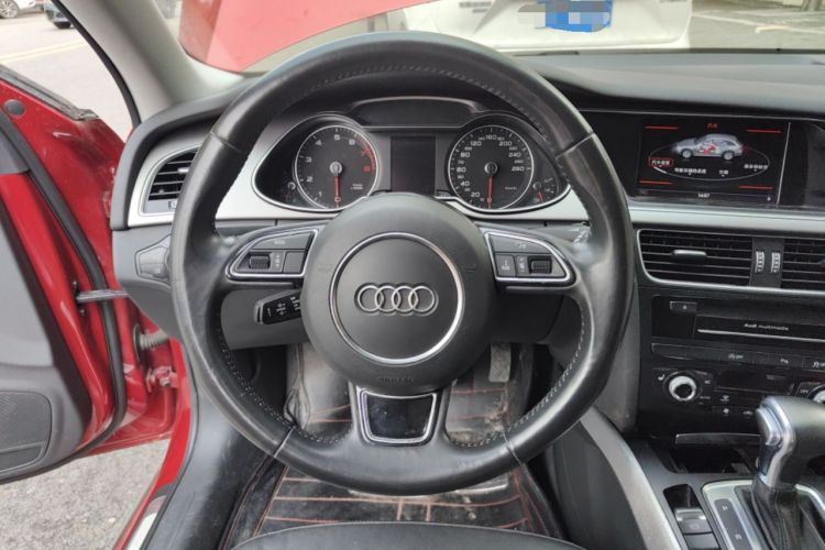 Used Audi A4 2013 40 TFSI allroad quattro Luxury Model Steering Wheel