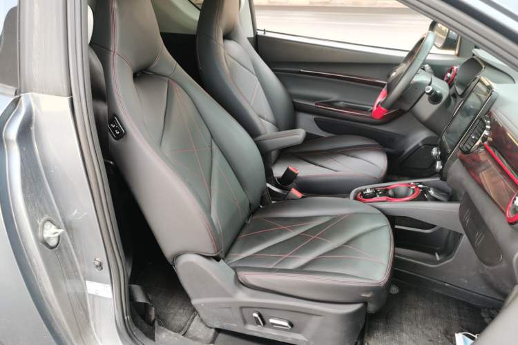 Used Chery New Energy Little Ant 2022 Restyled Version Sweet Pink Edition Half-Sugar Version 28.8 kWh 30 kW 301 km