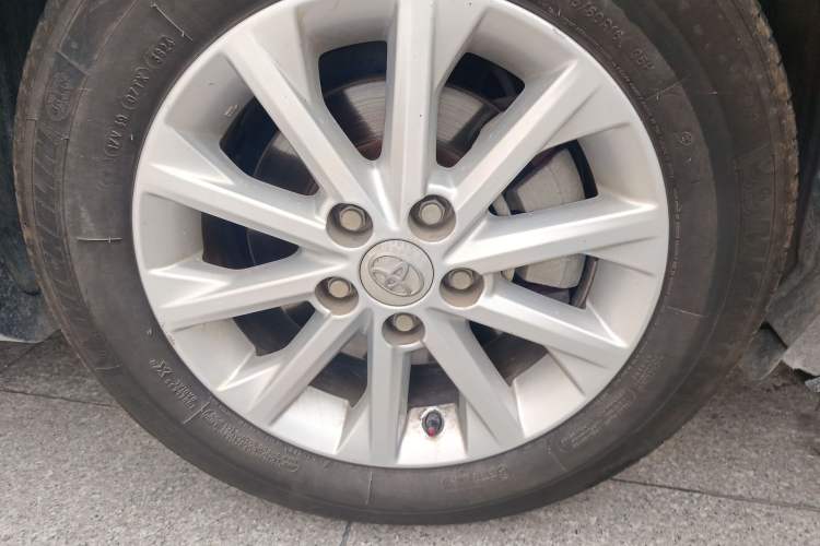 Used Toyota Camry 2012 2.5G Luxury Edition Right Front Wheel Hub