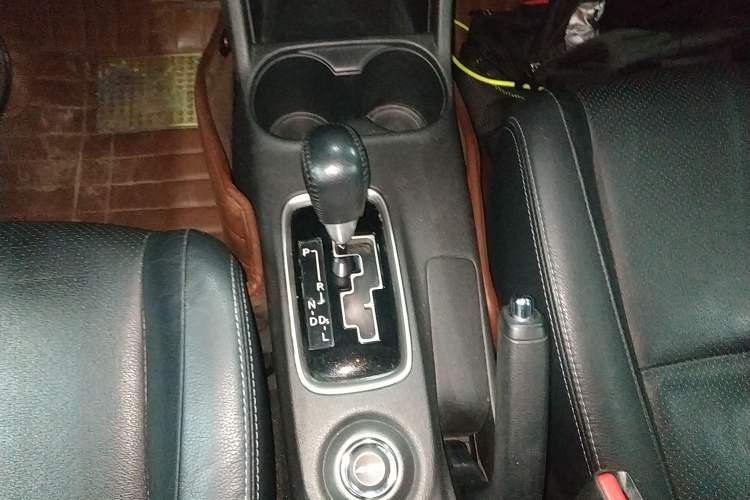 Used Mitsubishi Outlander 2013 2.4L Four-Wheel Drive Luxury Navigation Version 7 Seats