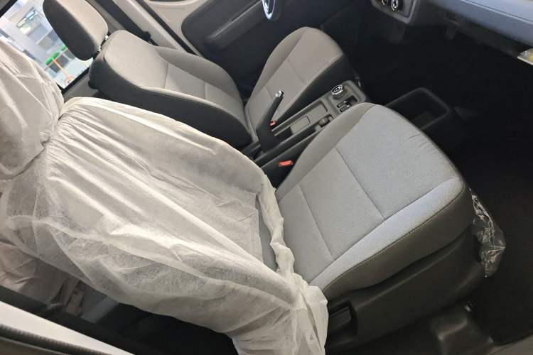 Used Wuling Yangguang 2025 Model 400km Bus Edition—Comfort Edition