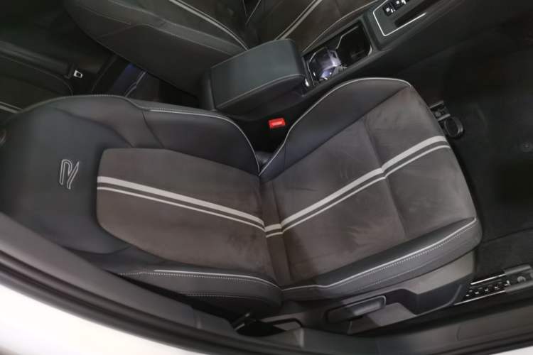 Used Volkswagen Golf 2023 Facelift 280TSI DSG R-Line
