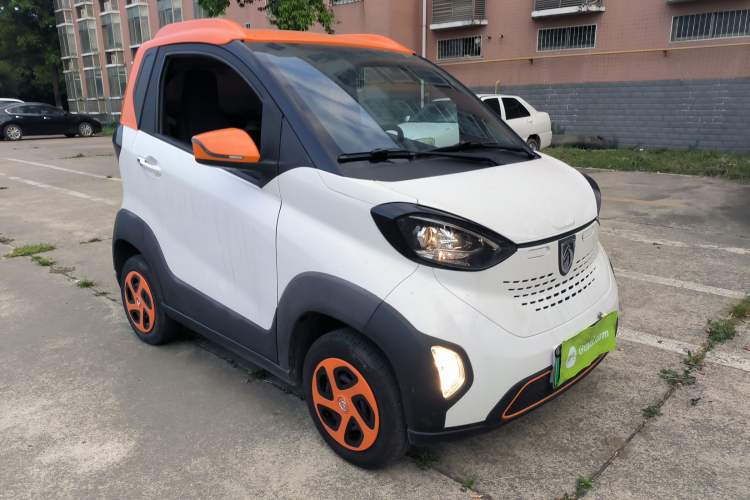 Used Baojun E100 2019 250KM Smart Drive Edition Front Right 45 Deg