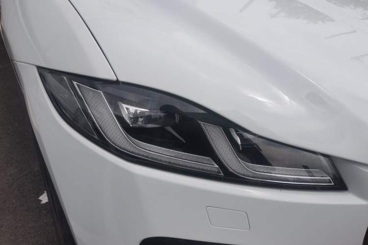 Used Jaguar F-PACE 2022 P250 R-Dynamic BLACK Right Front Headlight