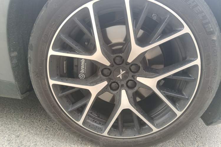 Used XPeng P7 2023 P7i 610 Max Performance Edition Right Front Wheel Hub