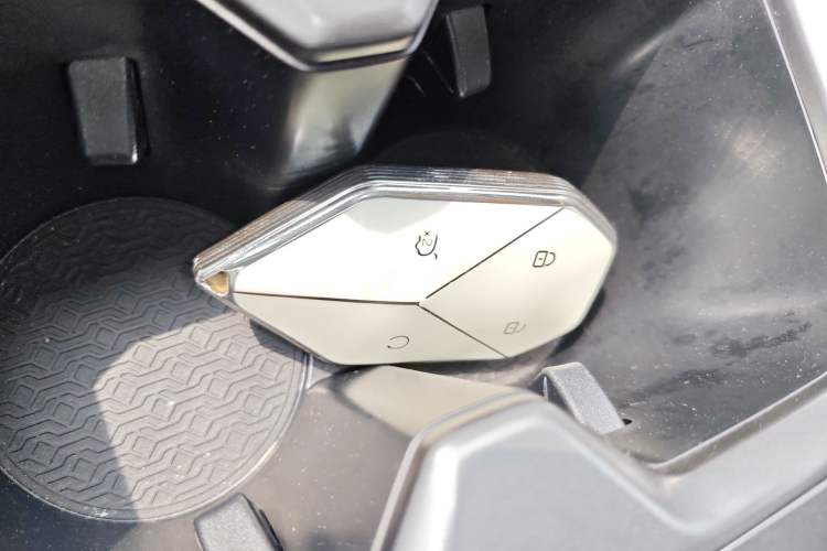 Used Formula Leopard Titanium 3 2025 501 km Four-Wheel Drive Drone Edition