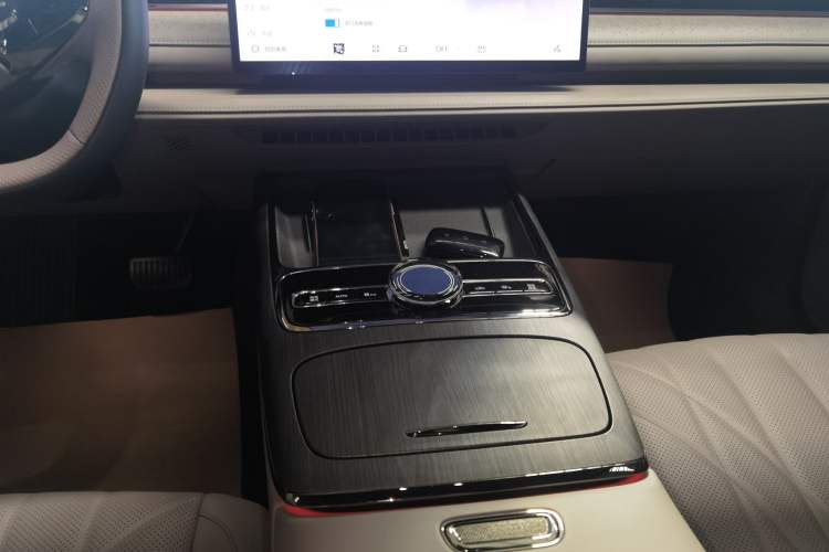 Used Geely Galaxy 8 2025 130km EM-P Starship Edition
