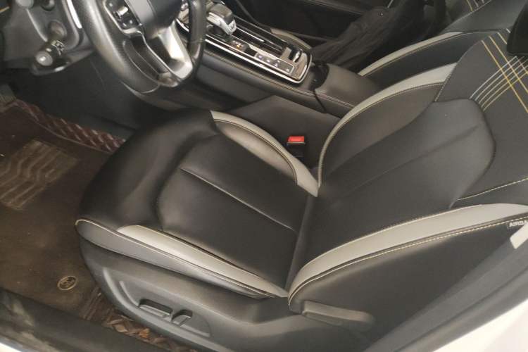 Used Roewe i6 MAX 2020 300TGI Automatic Cool & Stylish Skyroof Edition