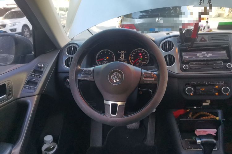 Used Volkswagen Tiguan 2010 2.0 TSI Automatic All-Wheel-Drive Elite Edition Steering Wheel