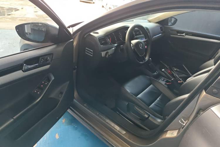 Used Volkswagen Sagitar 2017 230TSI Automatic Comfort Version