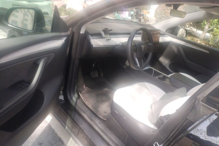 Used Tesla Model Y 2023 Long-Range All-Wheel-Drive Version