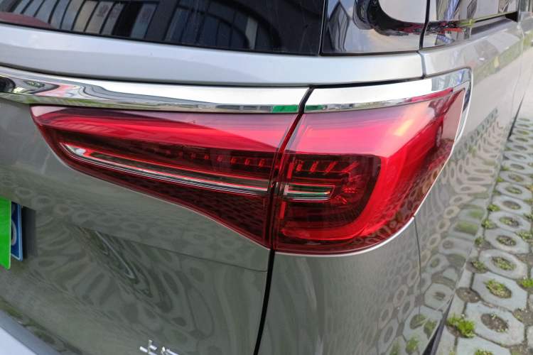 Used Buick GL8 2023 ES Lu Zun Deluxe Model Right Rear Taillight