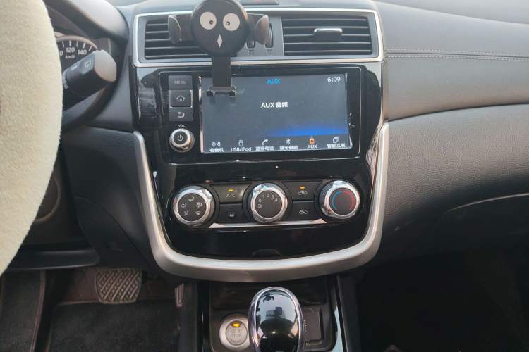 Used Nissan Tiida 2016 1.6L CVT Smart Drive Edition Audio And AC Panel