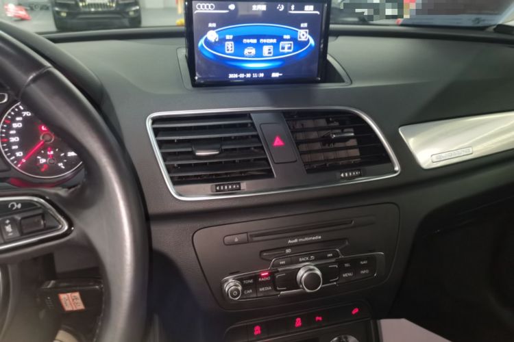 Used Audi Q3 2015 35 TFSI quattro Technology Edition Audio And AC Panel