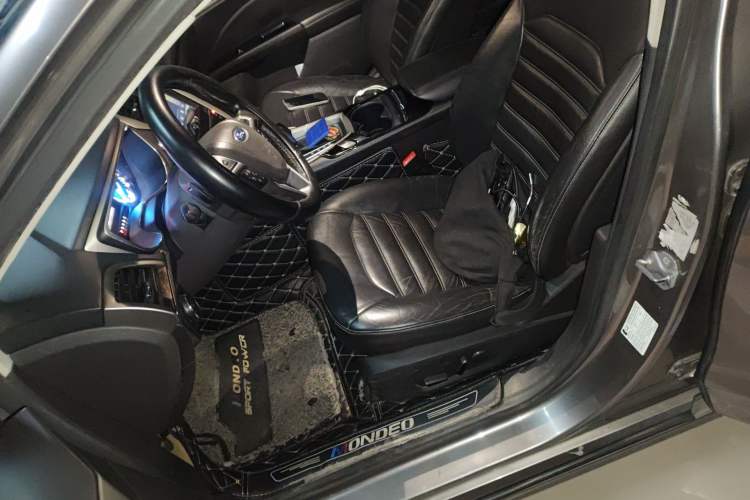 Used Ford Mondeo 2013 2.0L GTDi 200 Fashion Edition Left Front Seat