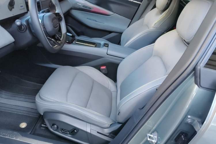 Used Lynk & Co 08 EM-P 2023 220km All-Wheel-Drive Performance Halo
