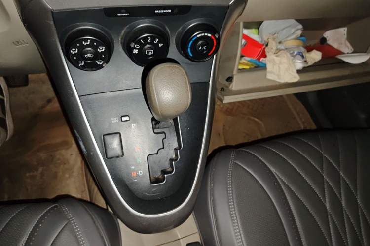 Used Toyota Verso 2011 180E CVT Elite Edition Gear Lever