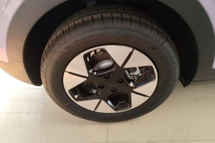 Used Geely Galaxy Geome 2026 Model 310km Dream Edition Right Rear Wheel Hub