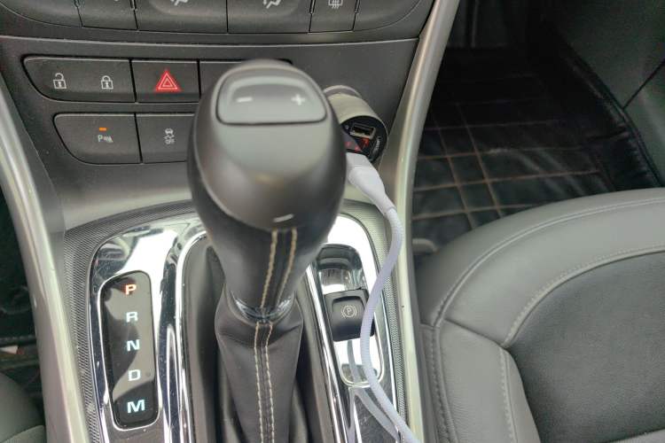 Used Chevrolet Malibu 2014 2.0L Automatic Luxury Edition Gear Lever